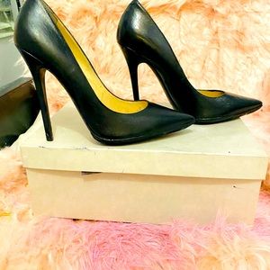 Jimmy chop anouk leather black pumps.